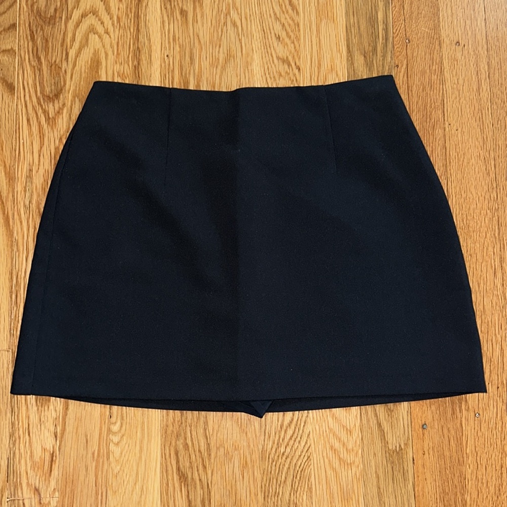 Abercrombie & Fitch The A&F Scarlett Mini Skort in Black Size Medium